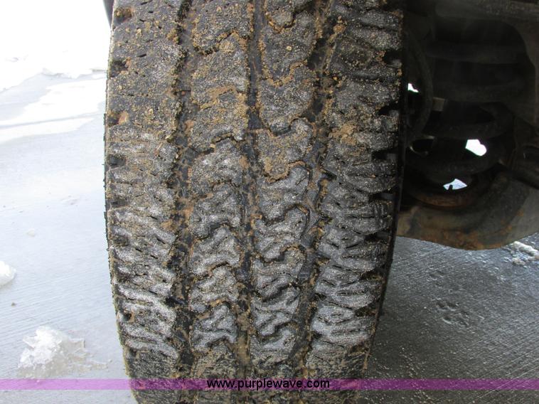 image for item A8511 2004 GMC Savana G2500 van