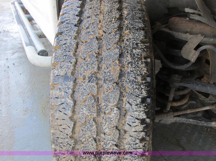 image for item A8511 2004 GMC Savana G2500 van