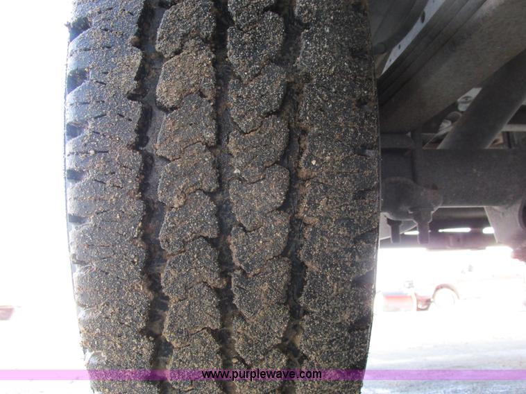 image for item A8511 2004 GMC Savana G2500 van