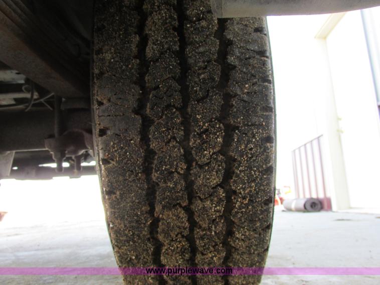 image for item A8511 2004 GMC Savana G2500 van