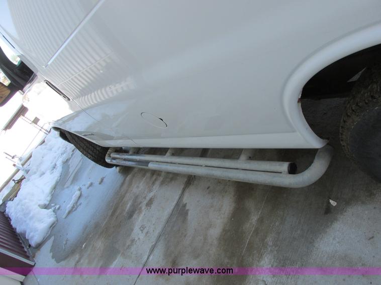 image for item A8511 2004 GMC Savana G2500 van