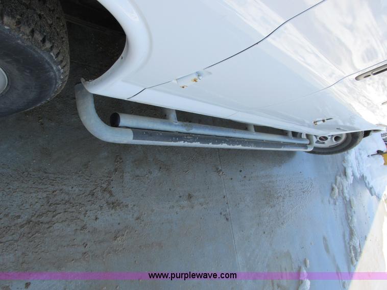 image for item A8511 2004 GMC Savana G2500 van