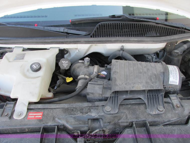 image for item A8511 2004 GMC Savana G2500 van