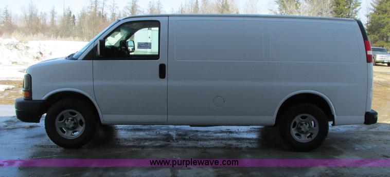 image for item A8512 2006 Chevrolet Express van