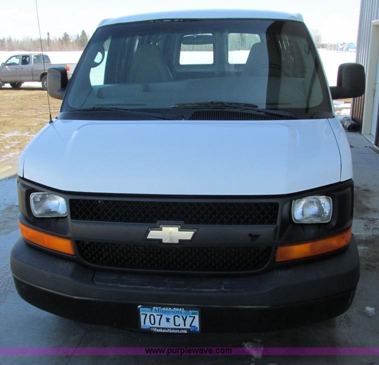 image for item A8512 2006 Chevrolet Express van