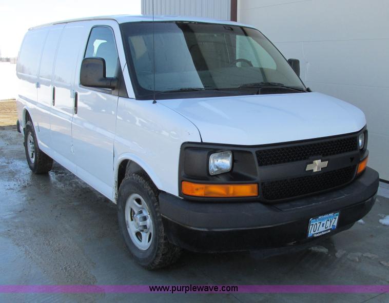 image for item A8512 2006 Chevrolet Express van