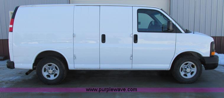 image for item A8512 2006 Chevrolet Express van
