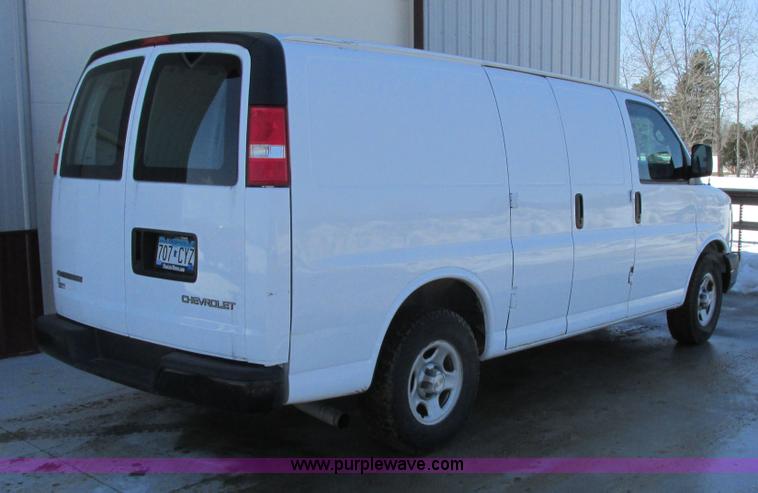 image for item A8512 2006 Chevrolet Express van