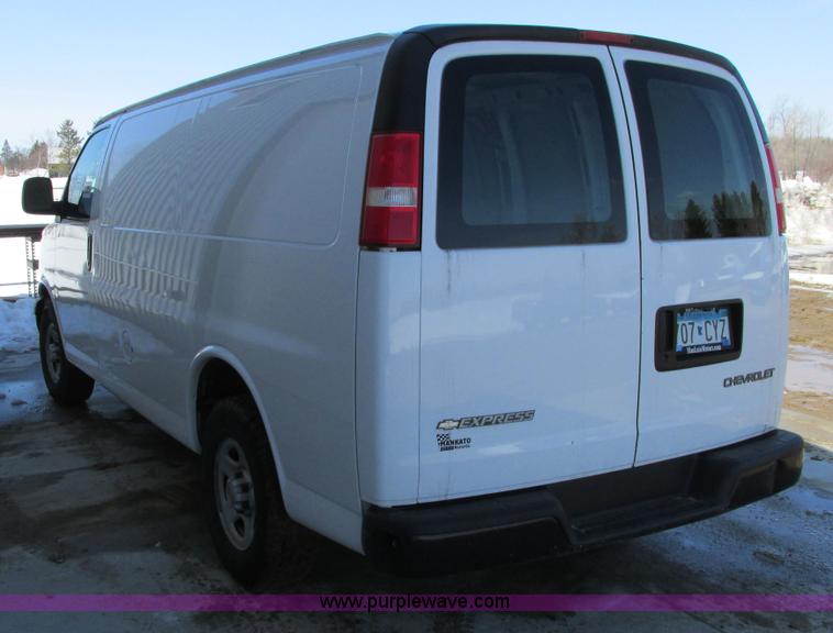 image for item A8512 2006 Chevrolet Express van
