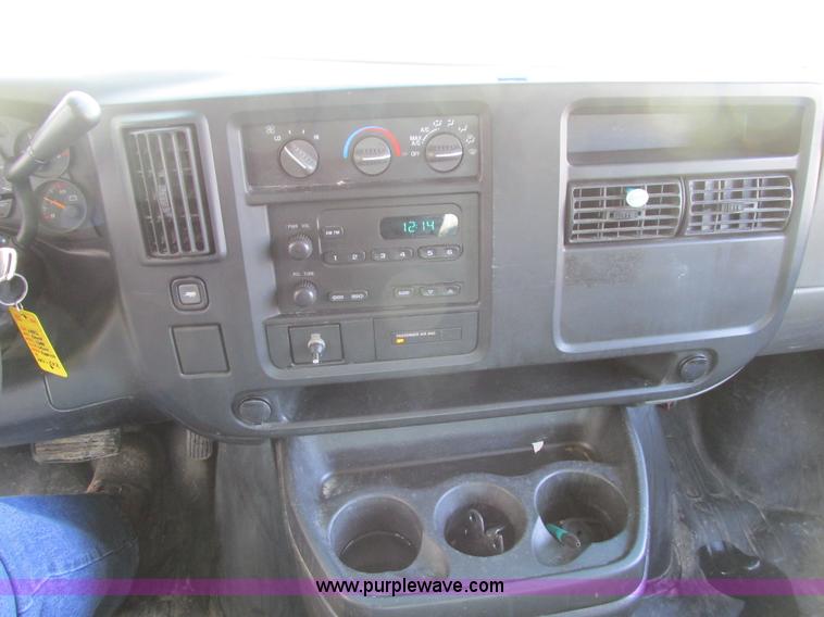 image for item A8512 2006 Chevrolet Express van