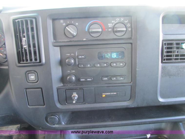 image for item A8512 2006 Chevrolet Express van