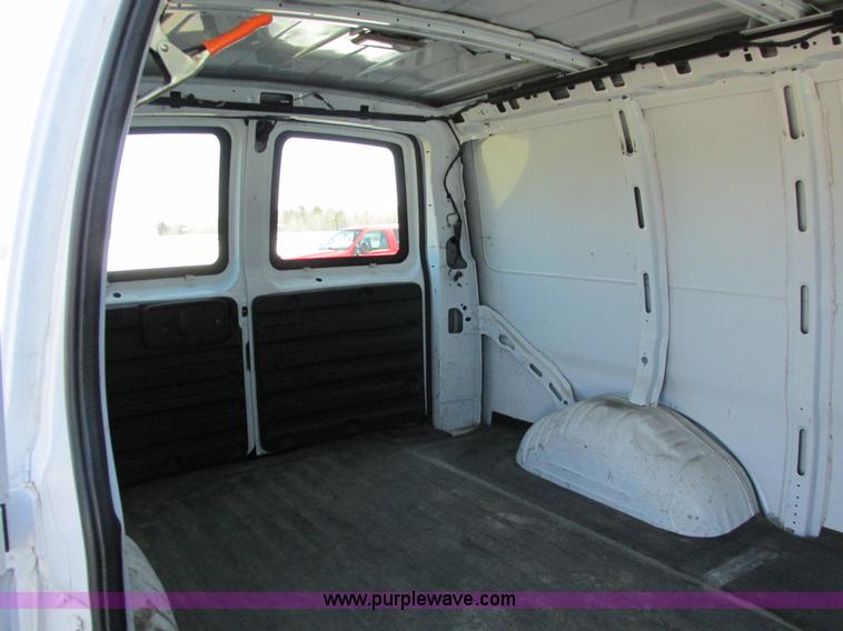 image for item A8512 2006 Chevrolet Express van