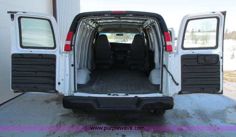 image for item A8512 2006 Chevrolet Express van