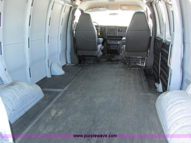 image for item A8512 2006 Chevrolet Express van