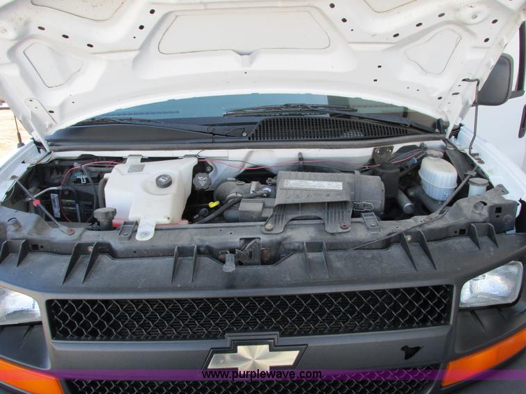 image for item A8512 2006 Chevrolet Express van