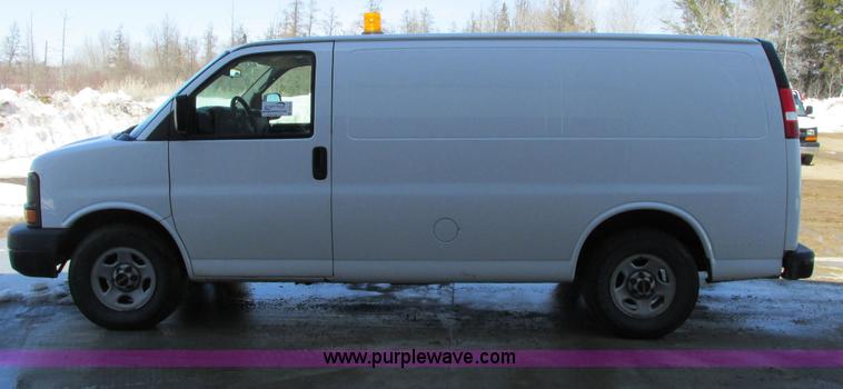 image for item A8513 2006 GMC Savana G1500 van