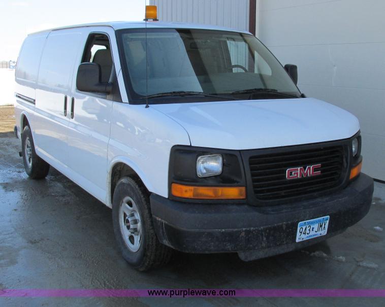 image for item A8513 2006 GMC Savana G1500 van