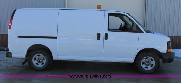 image for item A8513 2006 GMC Savana G1500 van
