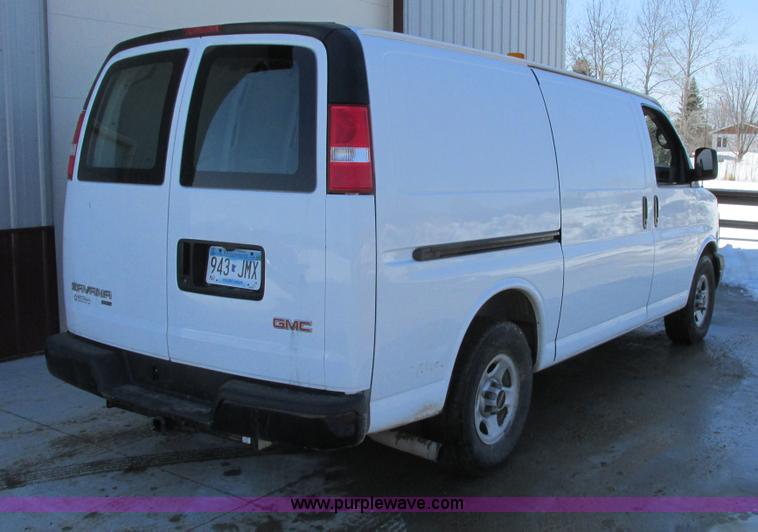 image for item A8513 2006 GMC Savana G1500 van