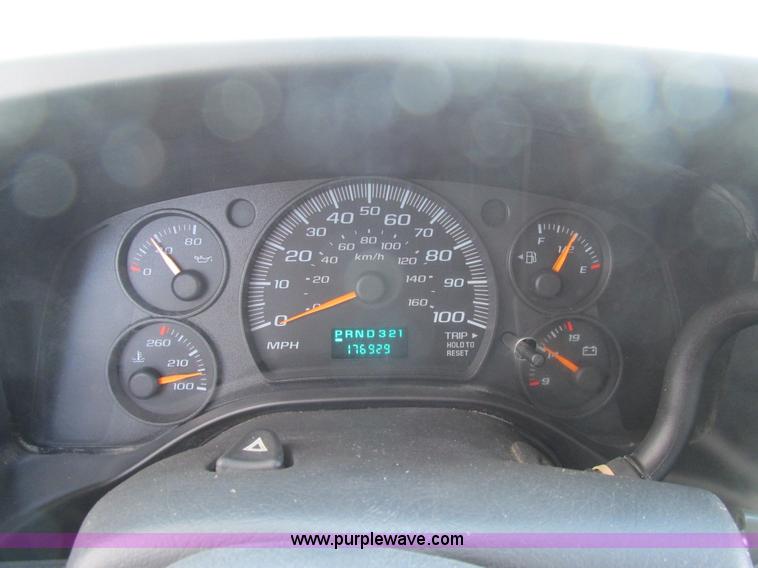 image for item A8513 2006 GMC Savana G1500 van