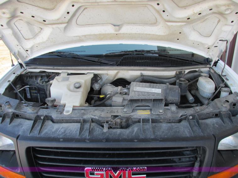 image for item A8513 2006 GMC Savana G1500 van