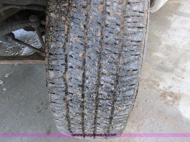 image for item A8513 2006 GMC Savana G1500 van