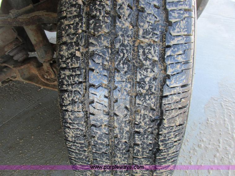 image for item A8513 2006 GMC Savana G1500 van