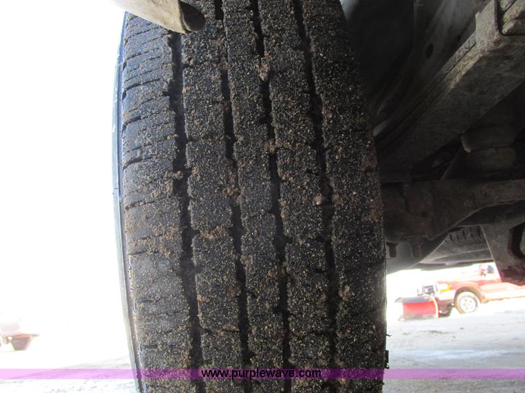 image for item A8513 2006 GMC Savana G1500 van