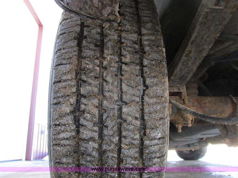 image for item A8513 2006 GMC Savana G1500 van