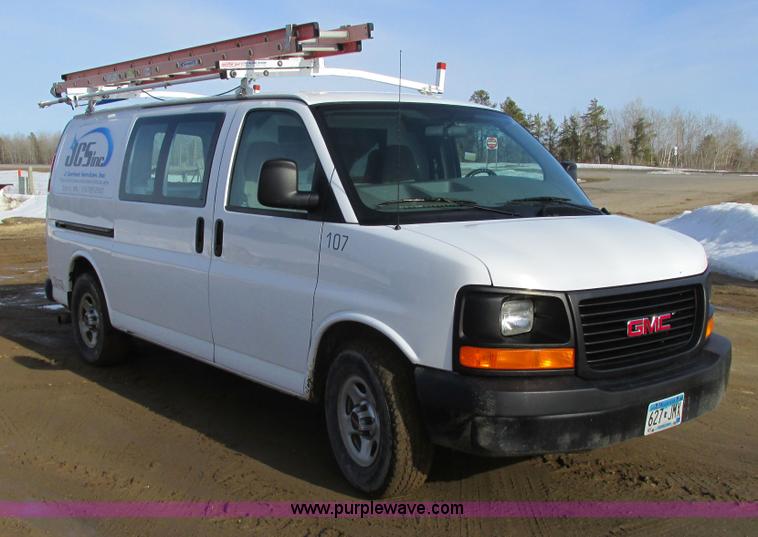 image for item A8516 2006 GMC Savana G1500 van