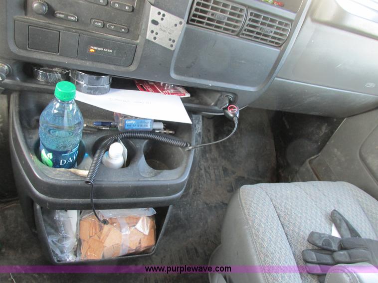 image for item A8516 2006 GMC Savana G1500 van