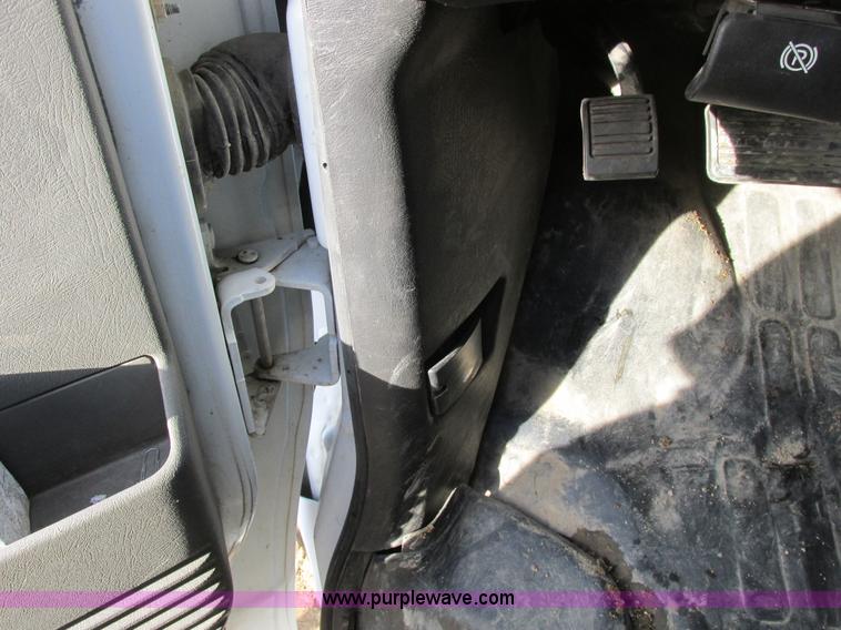 image for item A8516 2006 GMC Savana G1500 van