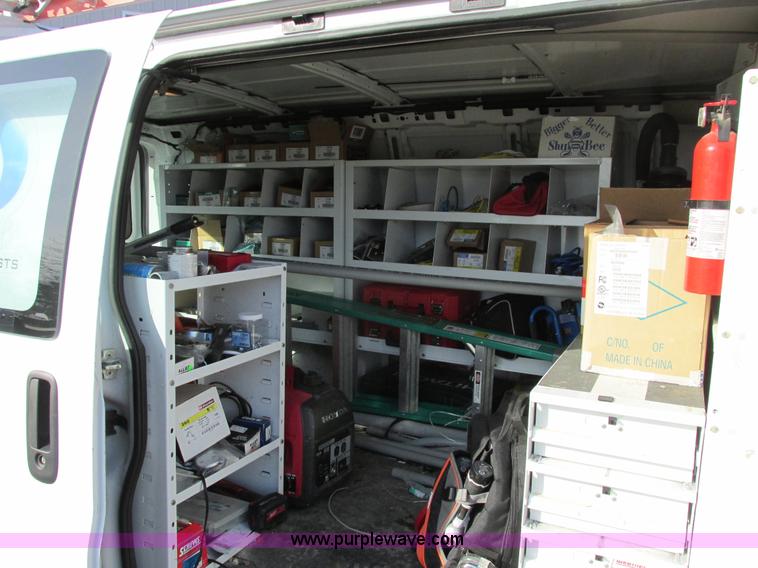 image for item A8516 2006 GMC Savana G1500 van