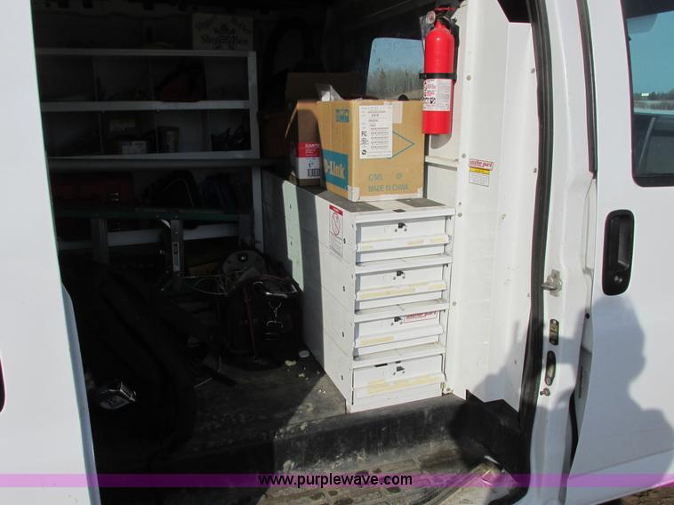 image for item A8516 2006 GMC Savana G1500 van