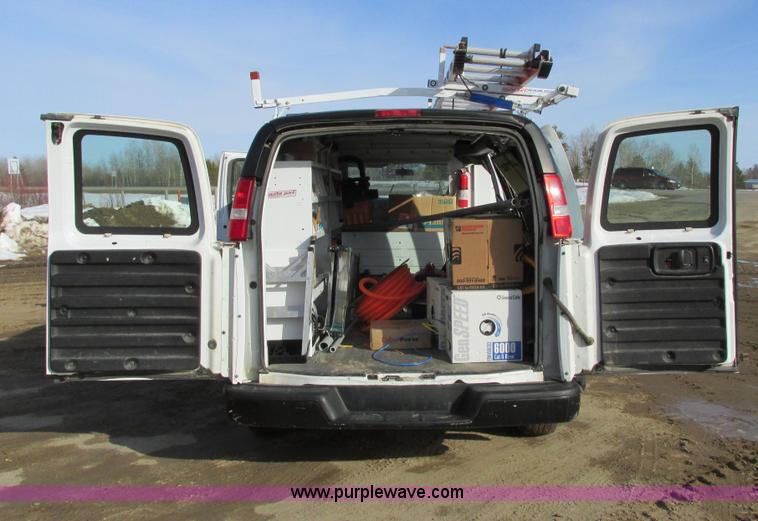 image for item A8516 2006 GMC Savana G1500 van