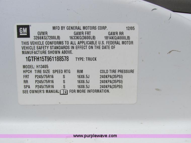 image for item A8516 2006 GMC Savana G1500 van