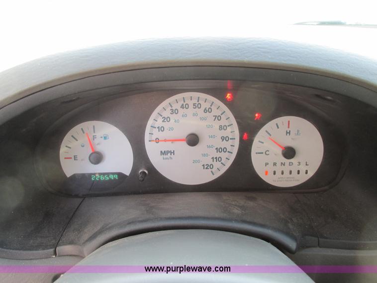 image for item A8517 2005 Chrysler Town & Country minivan