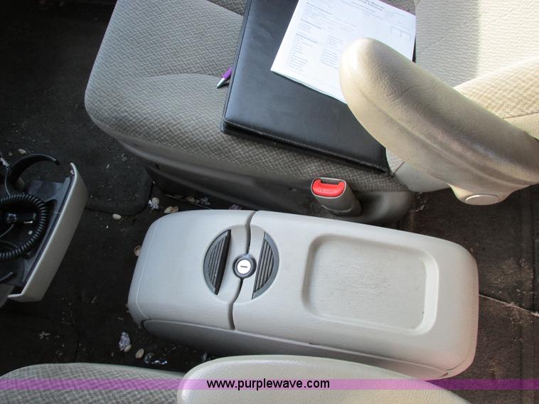 image for item A8517 2005 Chrysler Town & Country minivan