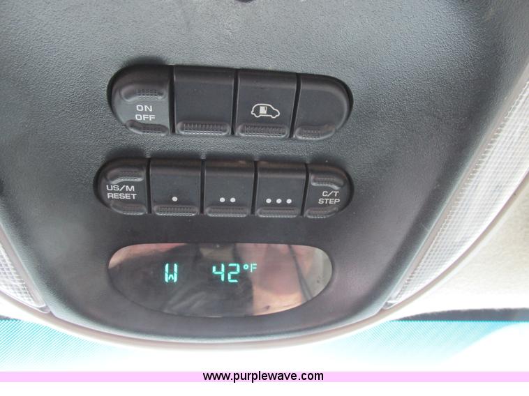 image for item A8517 2005 Chrysler Town & Country minivan