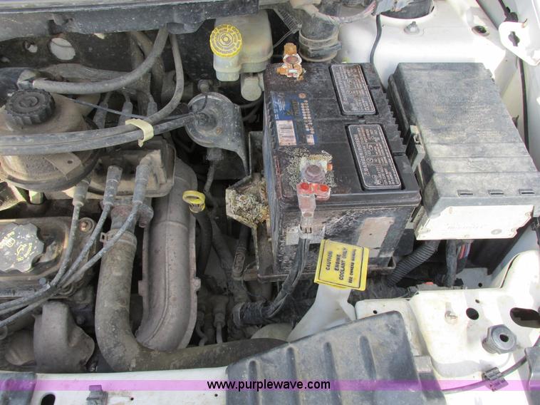 image for item A8517 2005 Chrysler Town & Country minivan