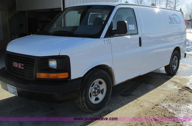 image for item A8518 2005 GMC Savana G1500 van