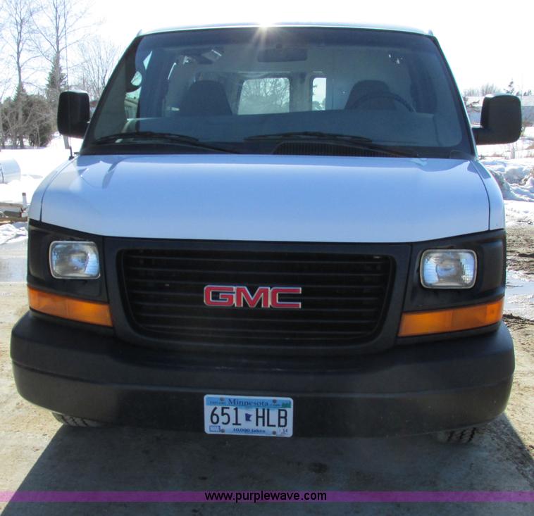 image for item A8518 2005 GMC Savana G1500 van