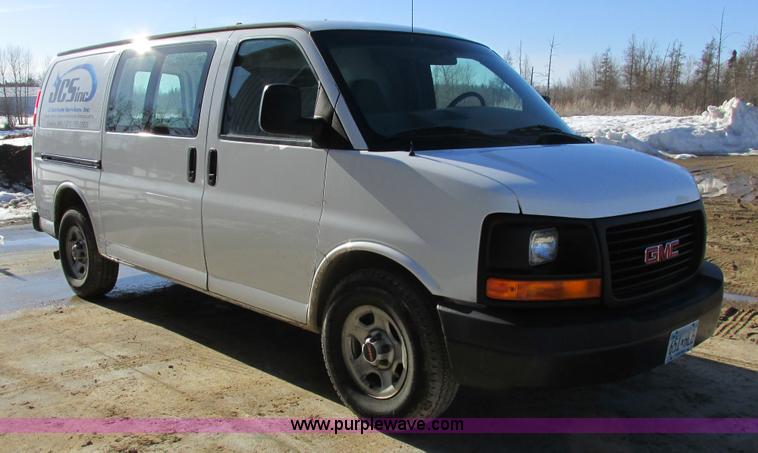 image for item A8518 2005 GMC Savana G1500 van