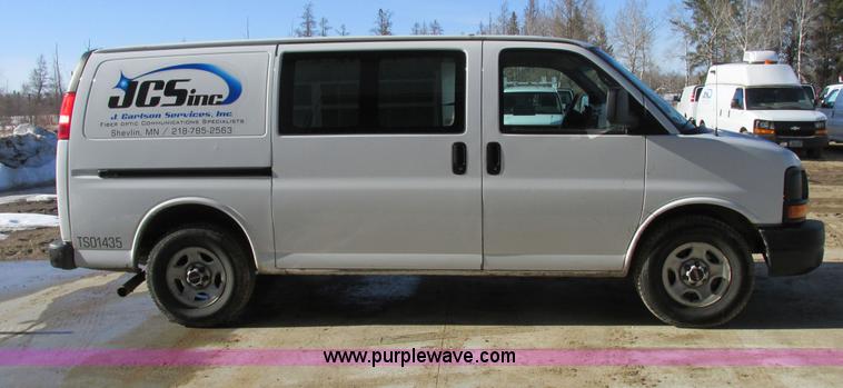 image for item A8518 2005 GMC Savana G1500 van