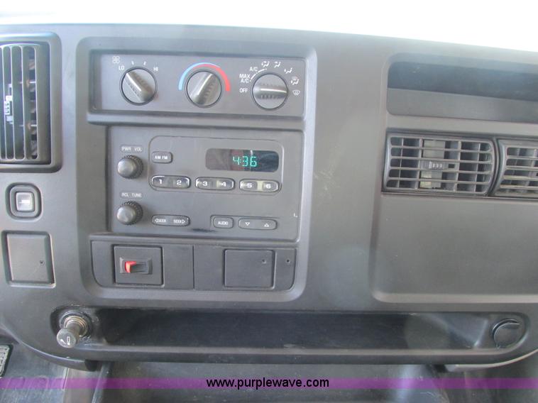 image for item A8518 2005 GMC Savana G1500 van