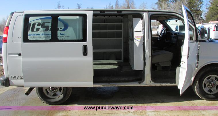 image for item A8518 2005 GMC Savana G1500 van