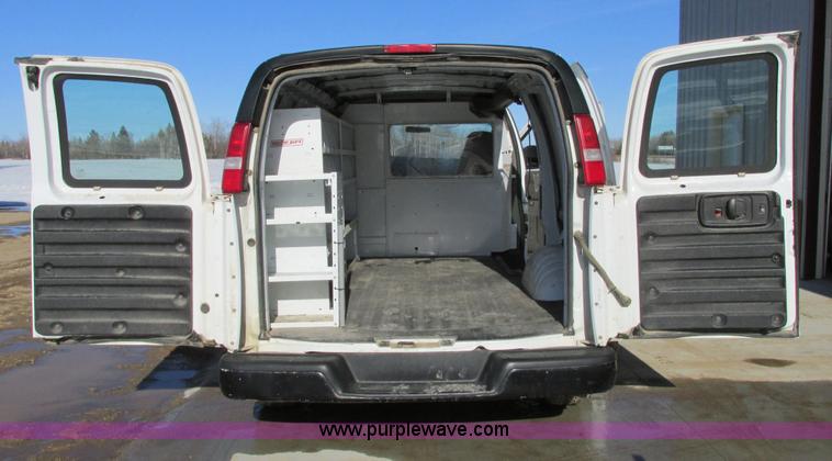 image for item A8518 2005 GMC Savana G1500 van