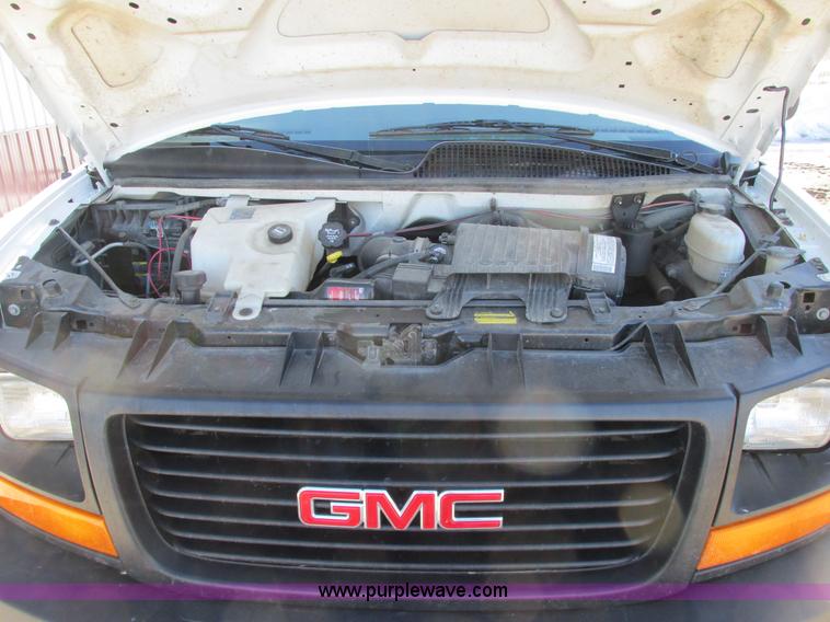 image for item A8518 2005 GMC Savana G1500 van