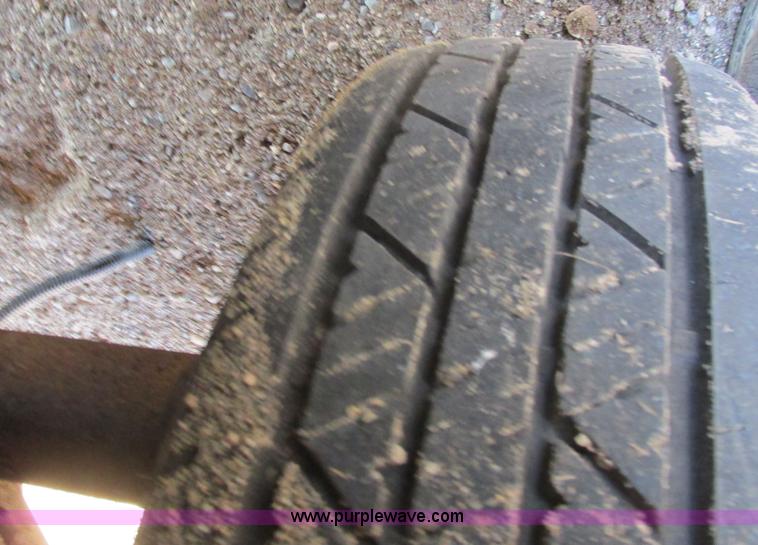 image for item A8524 2001 Knight cargo trailer