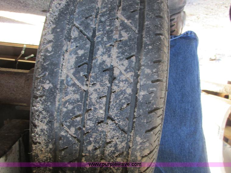 image for item A8524 2001 Knight cargo trailer